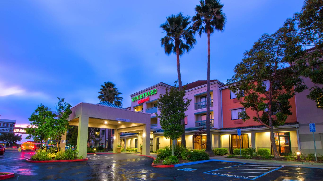 Courtyard by Marriott Oakland Airport