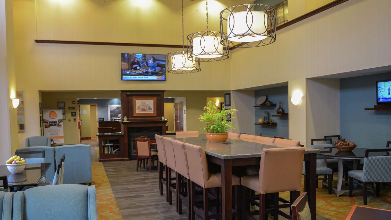 Hampton Inn & Suites-Knoxville/North I-75