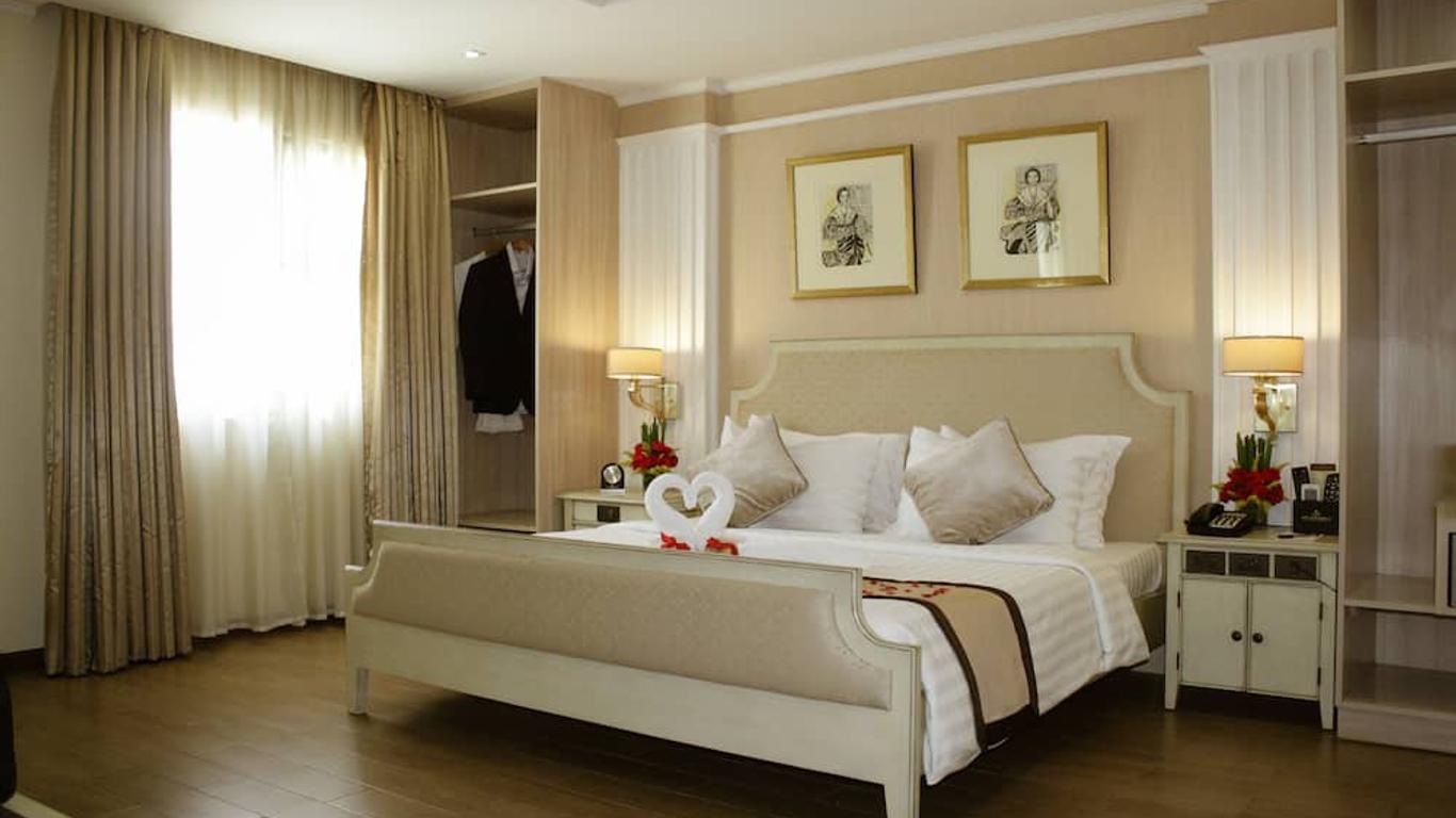 Golden Prince Hotel & Suites